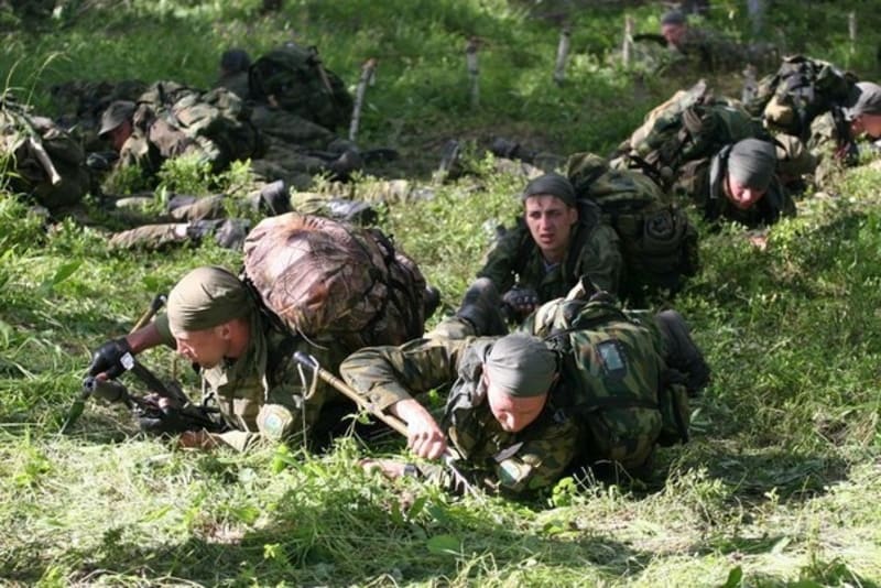 Техники скрытного перемещения для военных и профессионалов безопасности